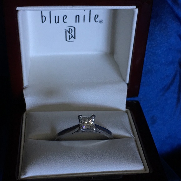 Princess cut Diamond solitaire engagement ring - Picture 3 of 7